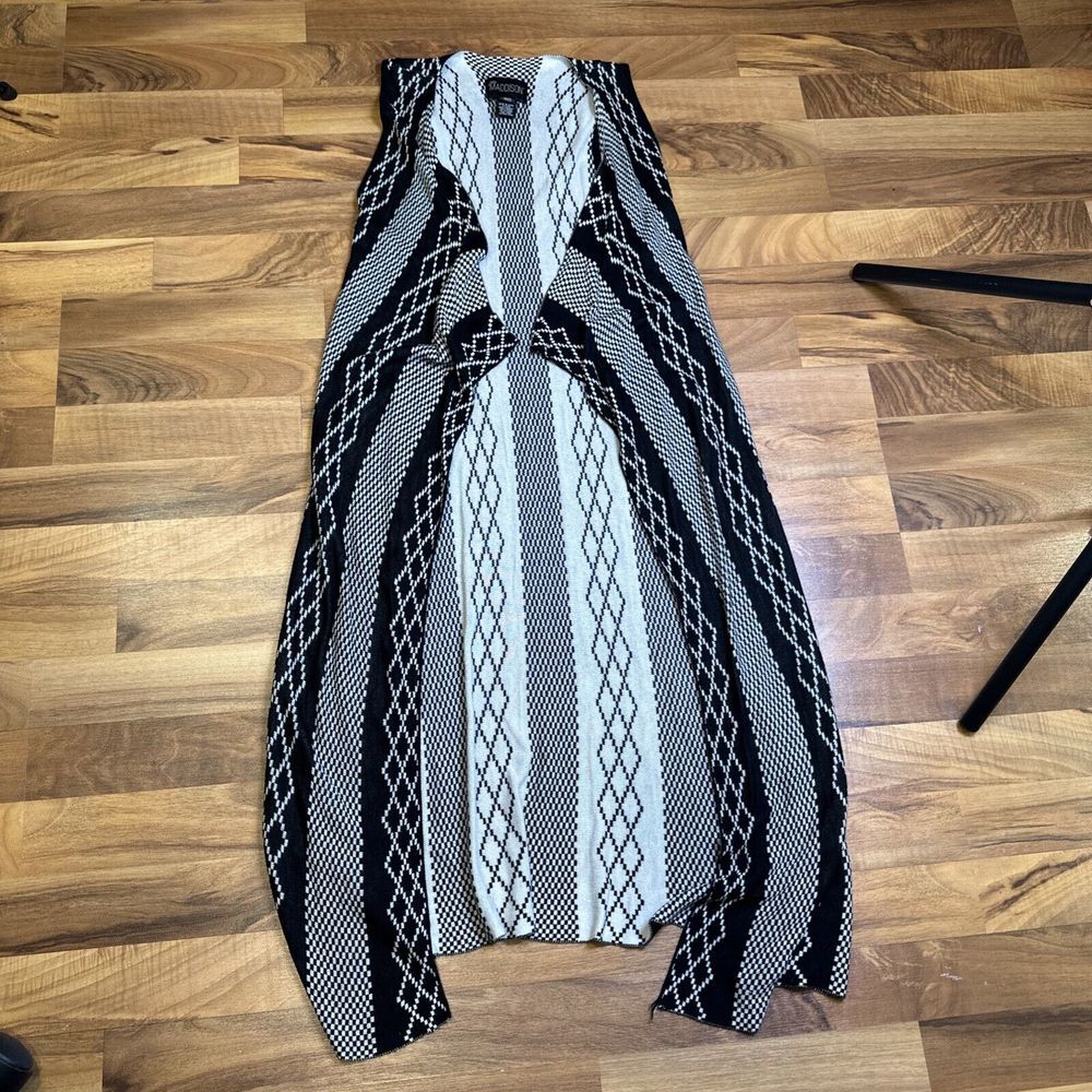 Mia Maddison Sweater Vest Long Black And White Geo Pattern Size‎ Medium